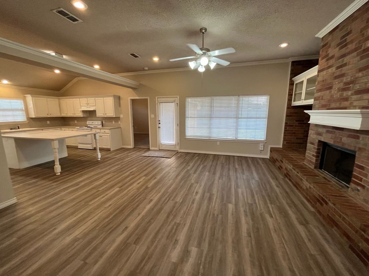 3009 104th St - Photo 2 of 20