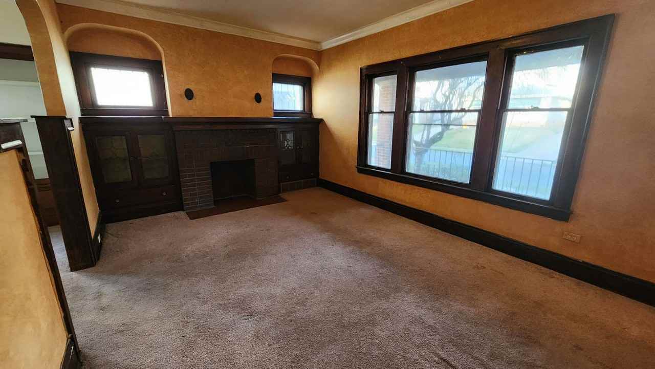 4932 E 84th St, Garfield Heights, OH 44125 - Photo 3 of 18