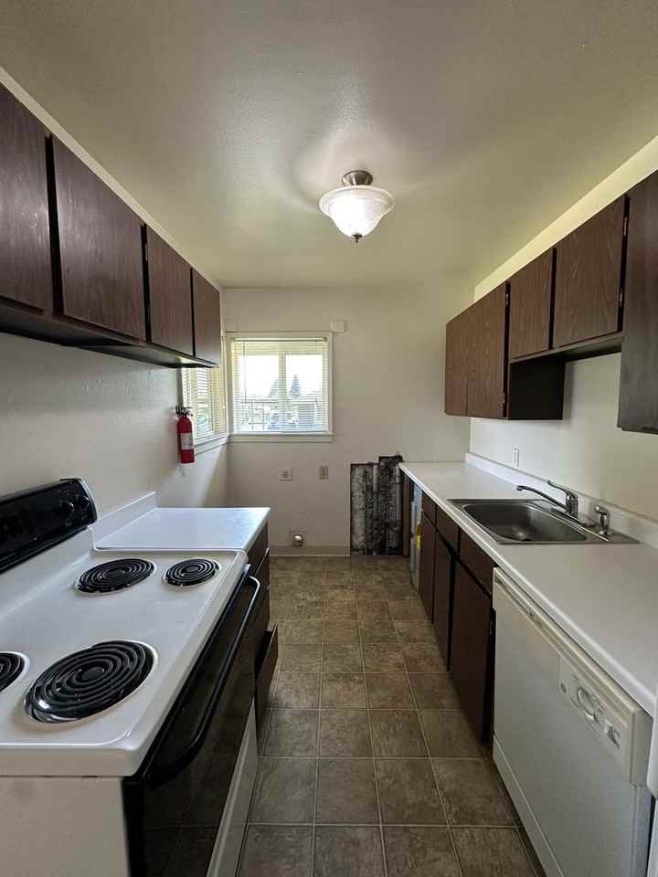 Tilly Cherry Manor - Photo 3 of 6