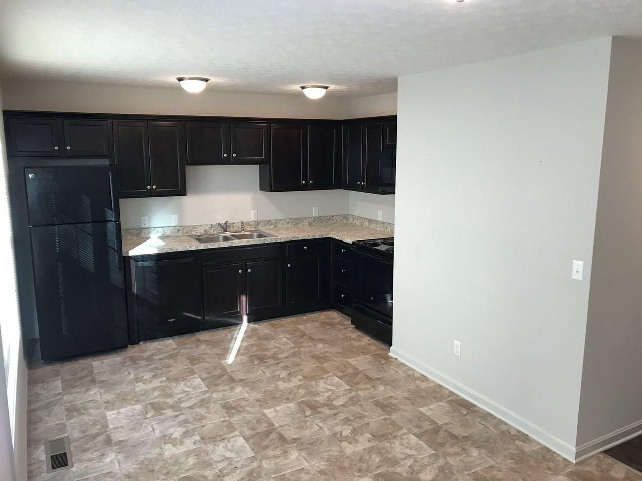 1021-1023 Amanda Drive Duplex - Photo 2 of 23