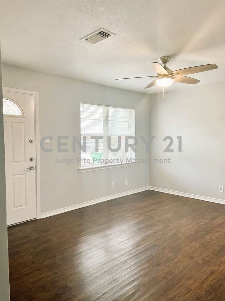 403 Perry Ave - Photo 2 of 11