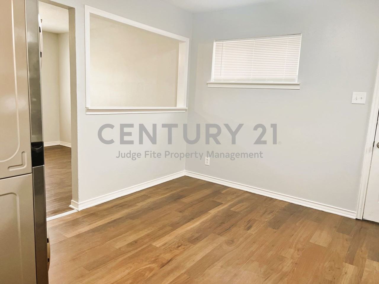 403 Perry Ave - Photo 3 of 11