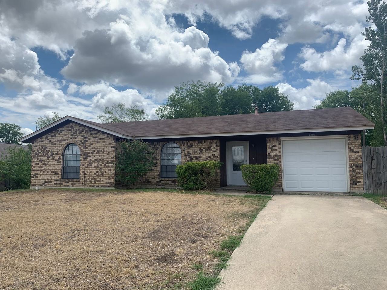 2808 Persimmon Dr - Photo 2 of 27