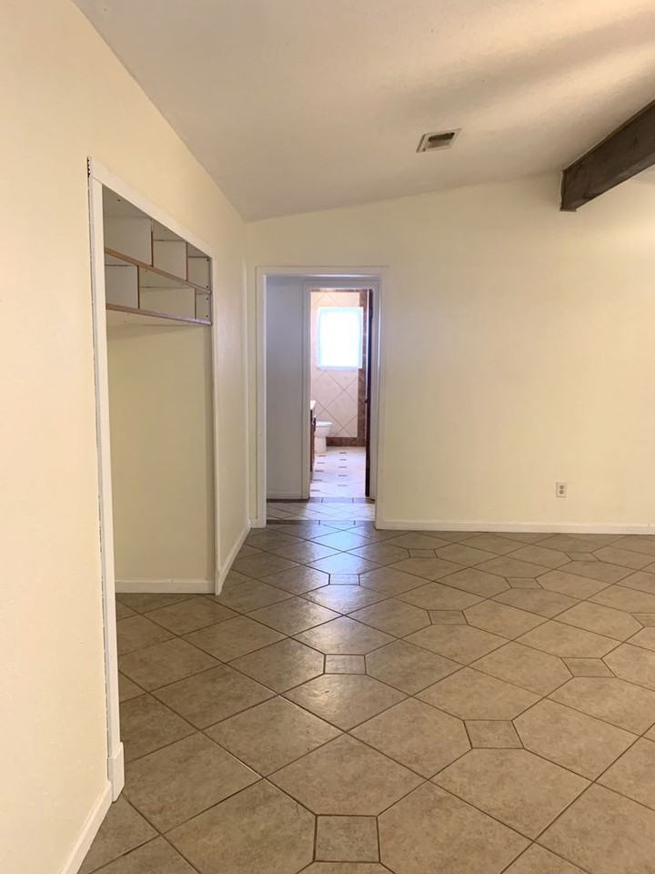 2808 Persimmon Dr - Photo 4 of 27