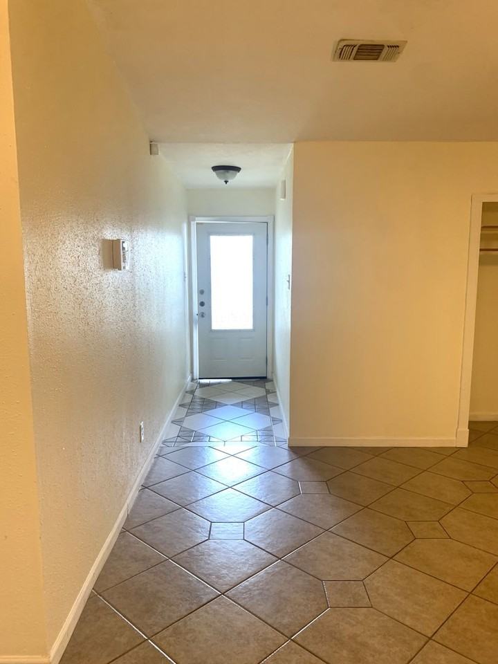 2808 Persimmon Dr - Photo 6 of 27