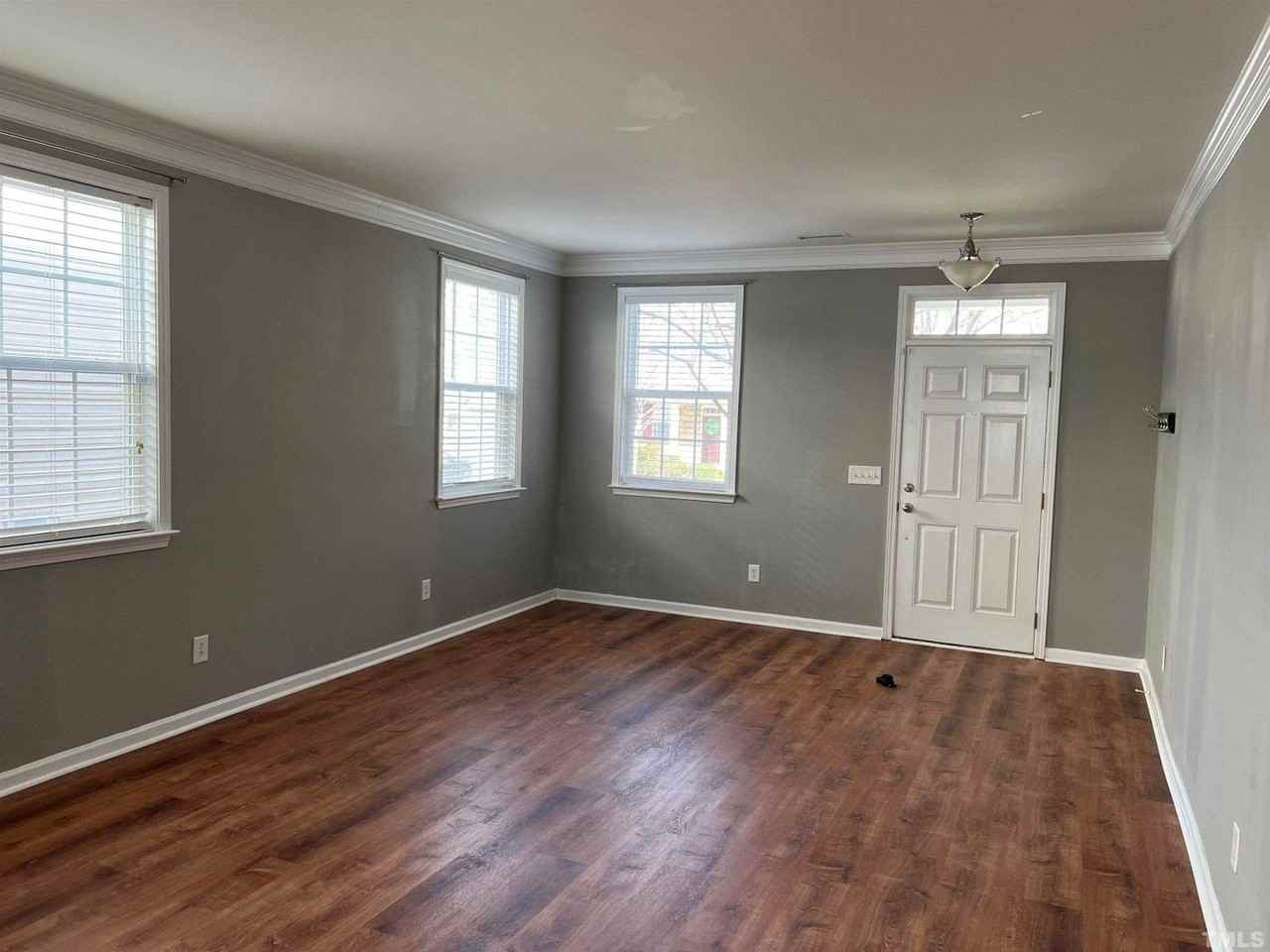 527 Emerald Downs Rd - Photo 2 of 12