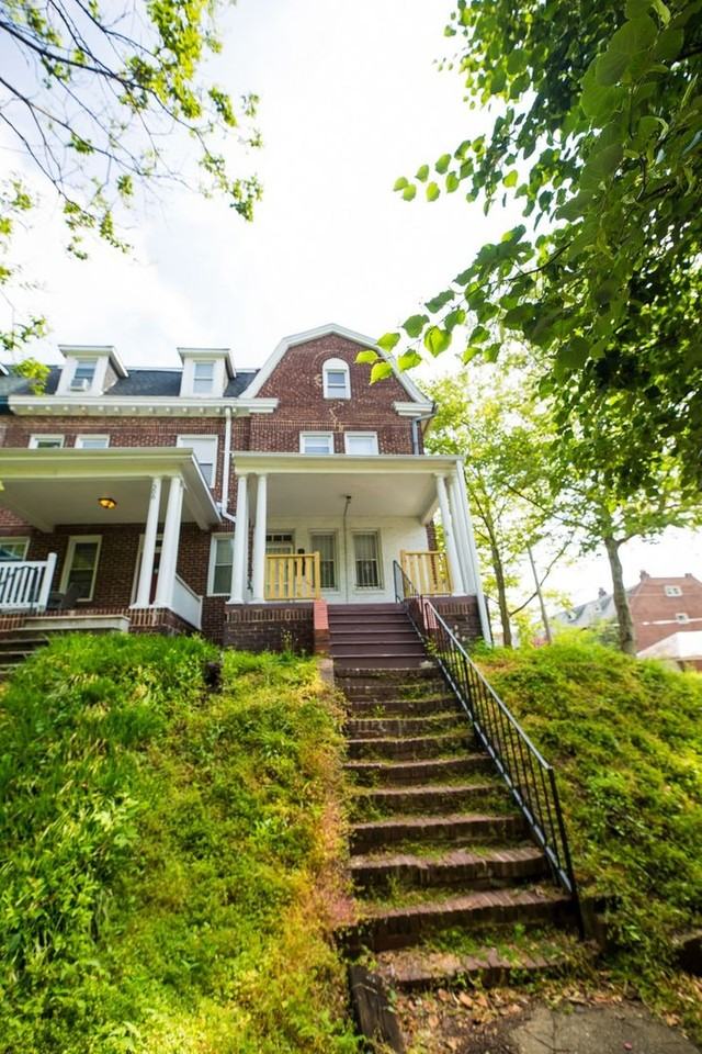 310 East University Parkway - Photo 2 of 46