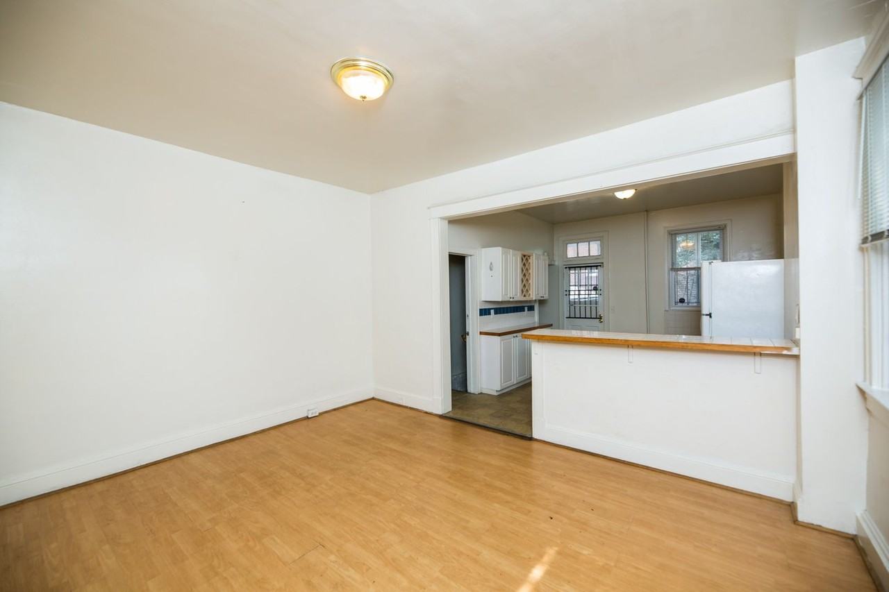 310 East University Parkway - Photo 7 of 46