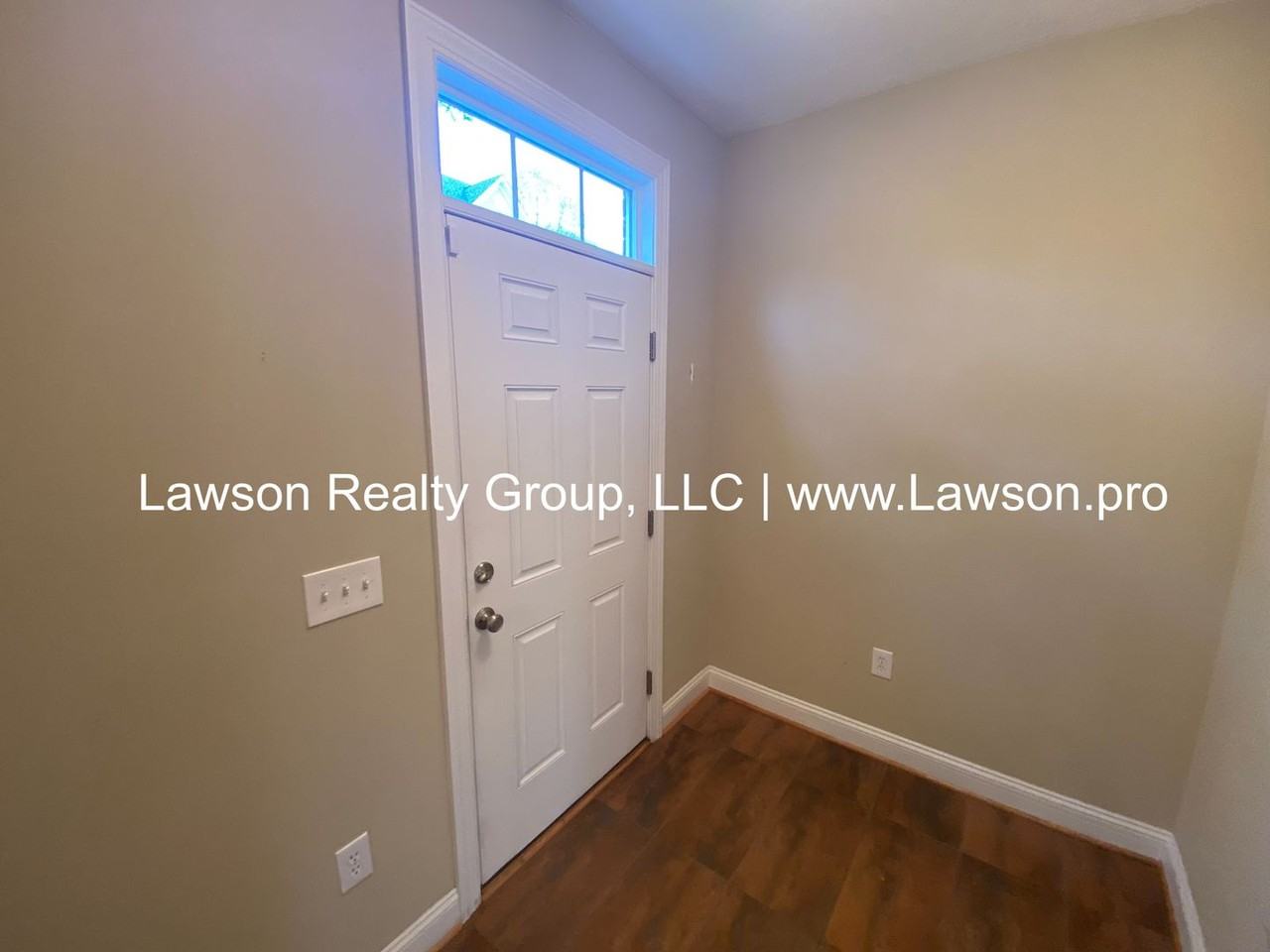 3806 Greenway Dr - Photo 2 of 40
