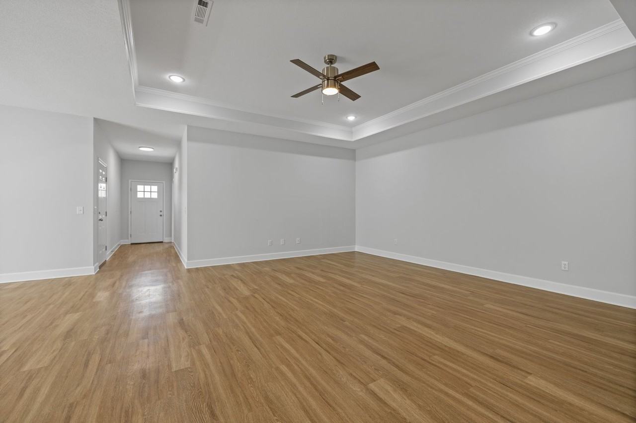 166 Wingate Ave - Photo 5 of 19