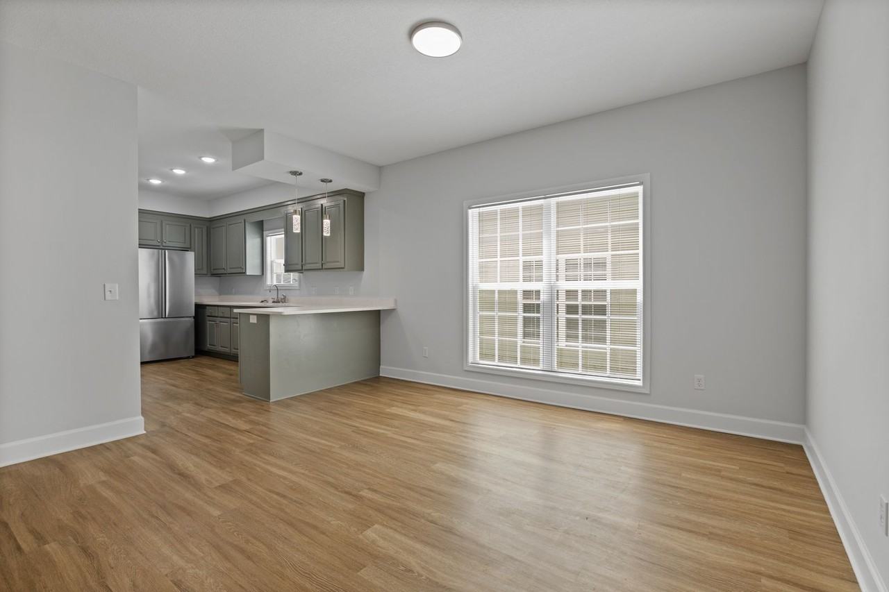 166 Wingate Ave - Photo 6 of 19