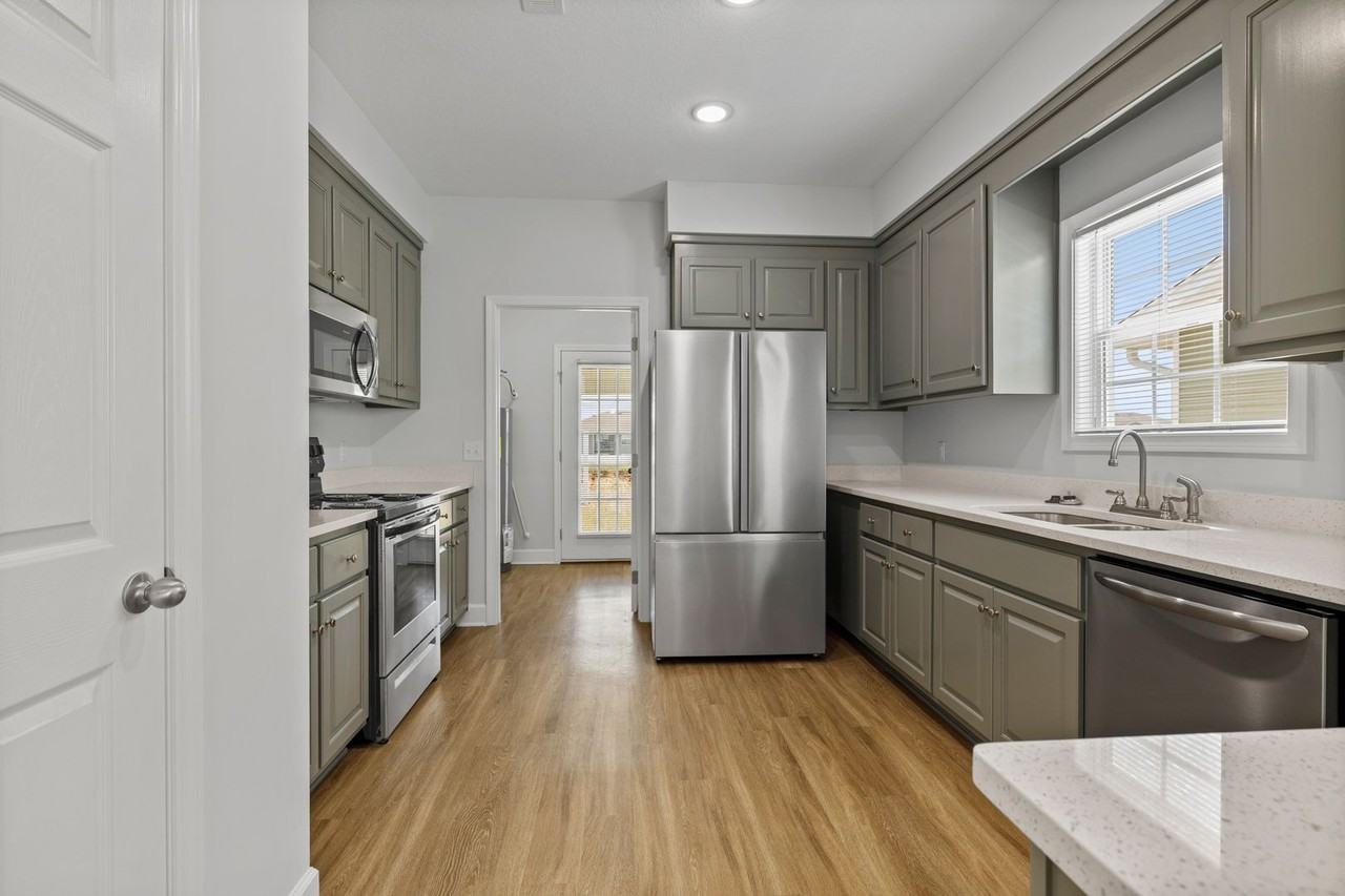 166 Wingate Ave - Photo 7 of 19