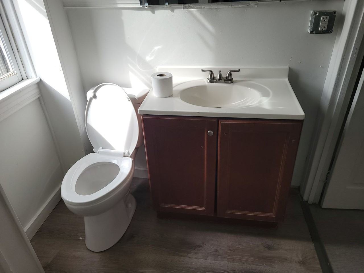 592 Company St - Photo 2 of 11