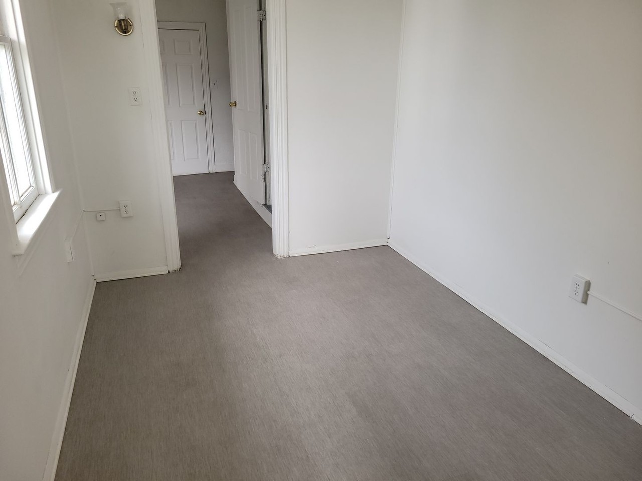 592 Company St - Photo 3 of 11