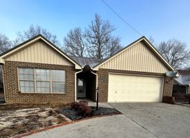 featured image of 153 Oakleaf Cir