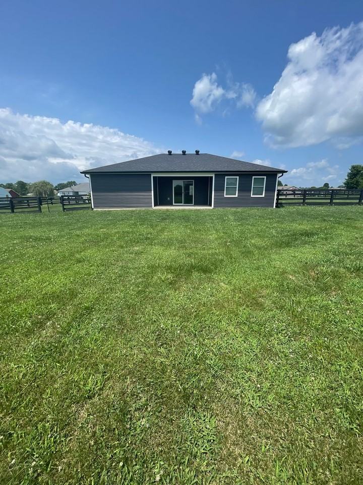 8205 Amelia Ct - Photo 5 of 30