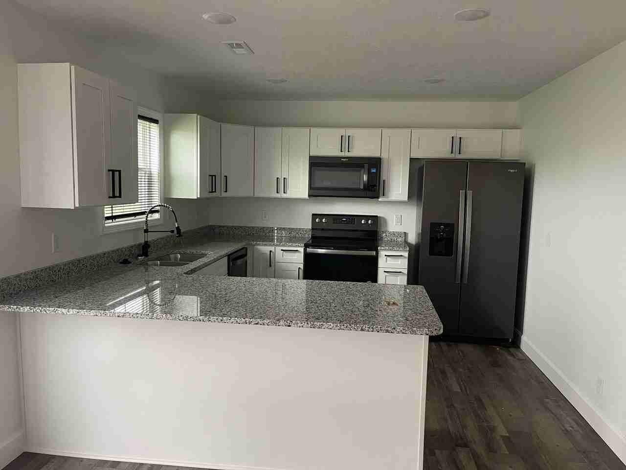 813 Howard Dr - Photo 4 of 12