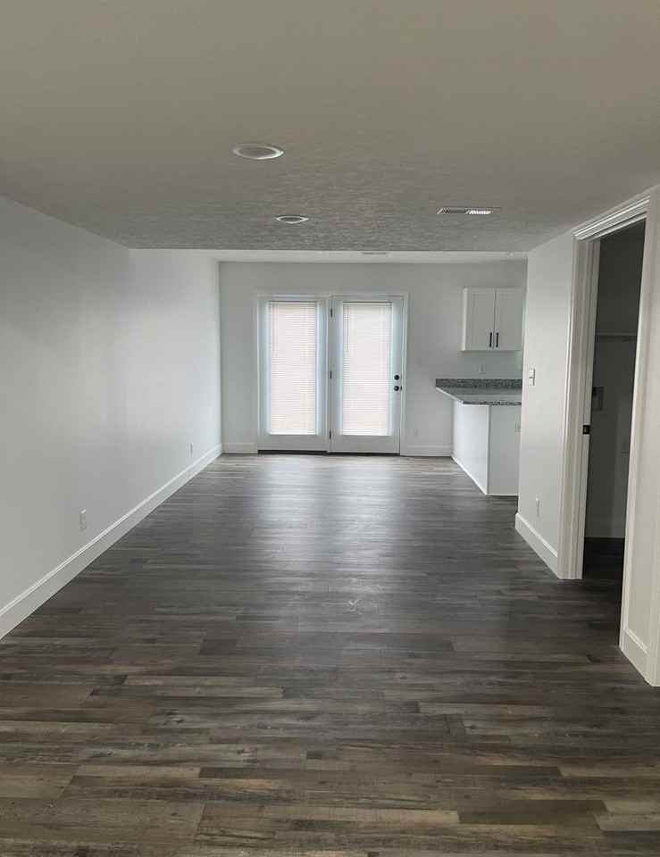 817 Howard Dr - Photo 3 of 11