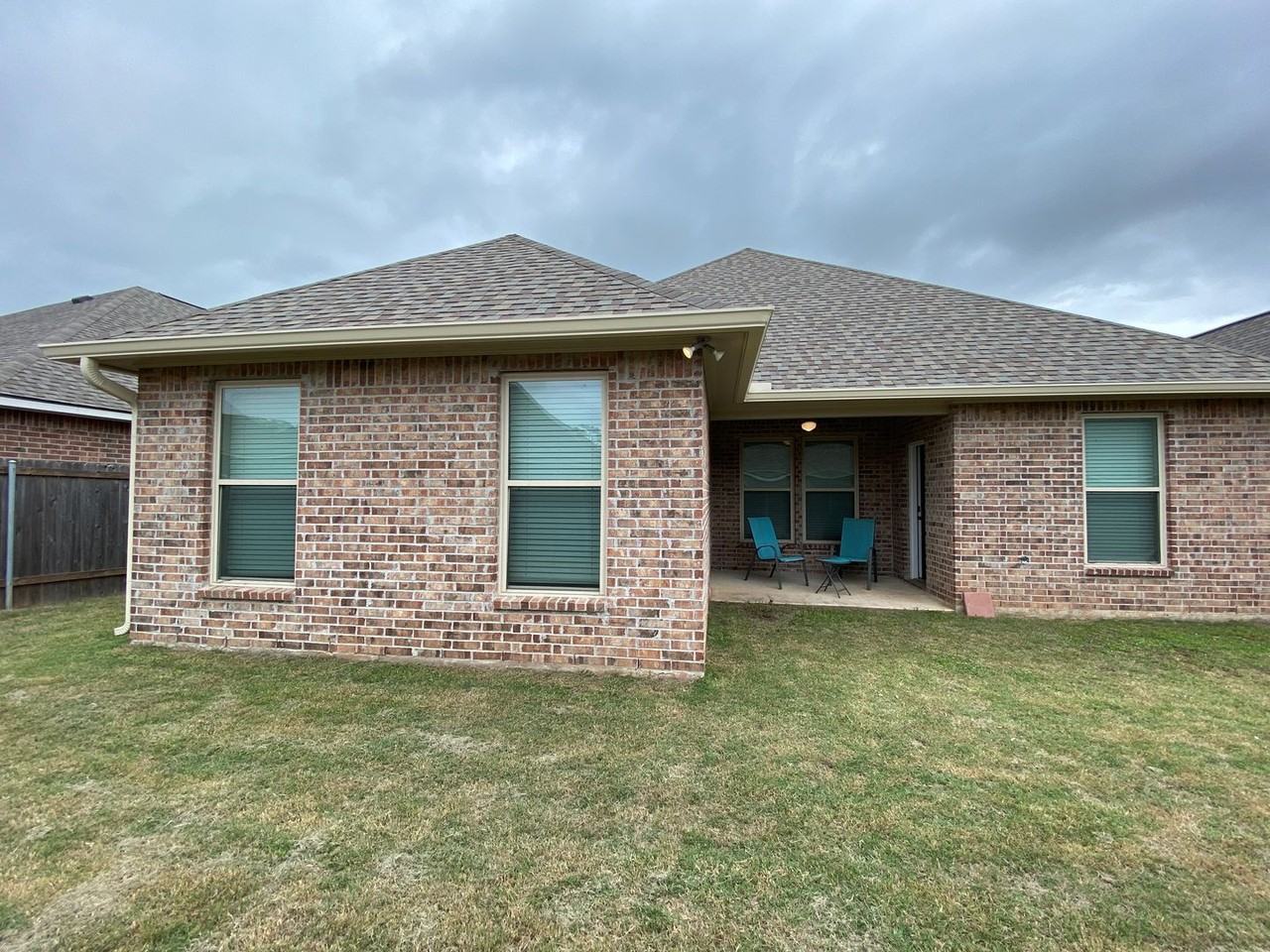 606 Acacia Dr - Photo 2 of 13