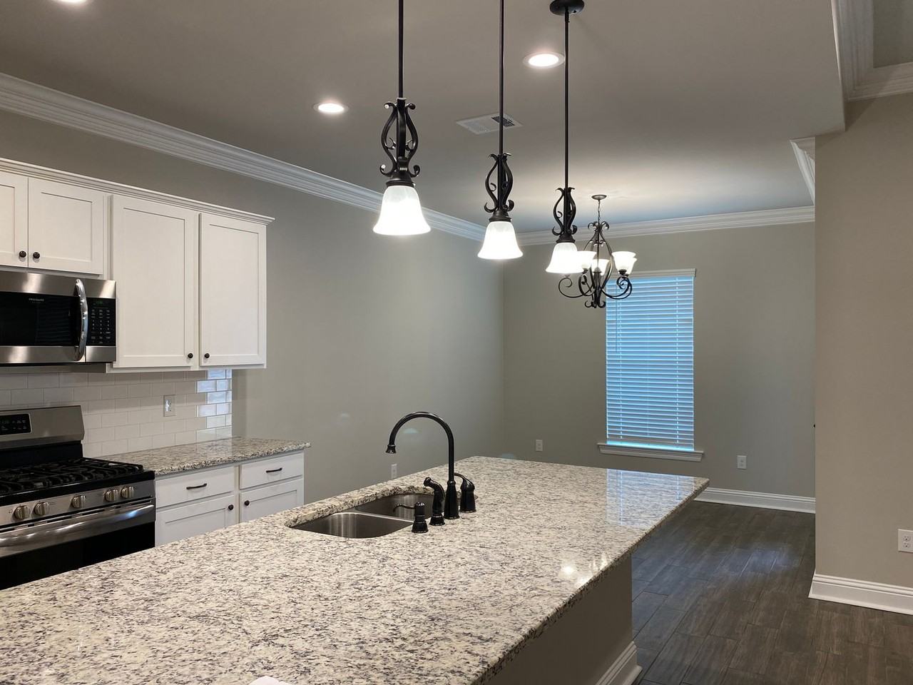 606 Acacia Dr - Photo 6 of 13