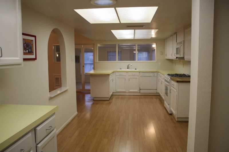 5006 Green Oaks Dr - Photo 2 of 13