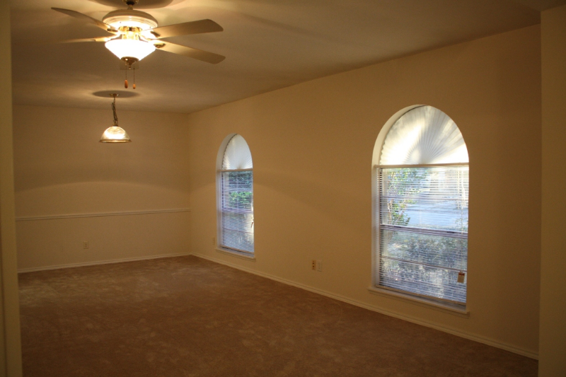 5006 Green Oaks Dr - Photo 3 of 13