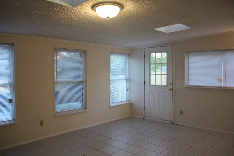 5006 Green Oaks Dr - Photo 4 of 13