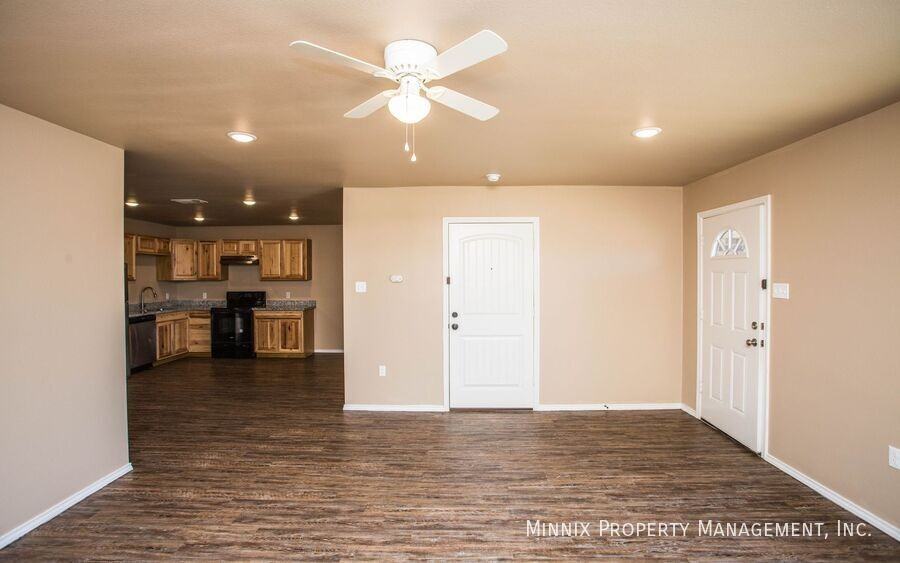 2408 N Avenue P - Photo 5 of 27