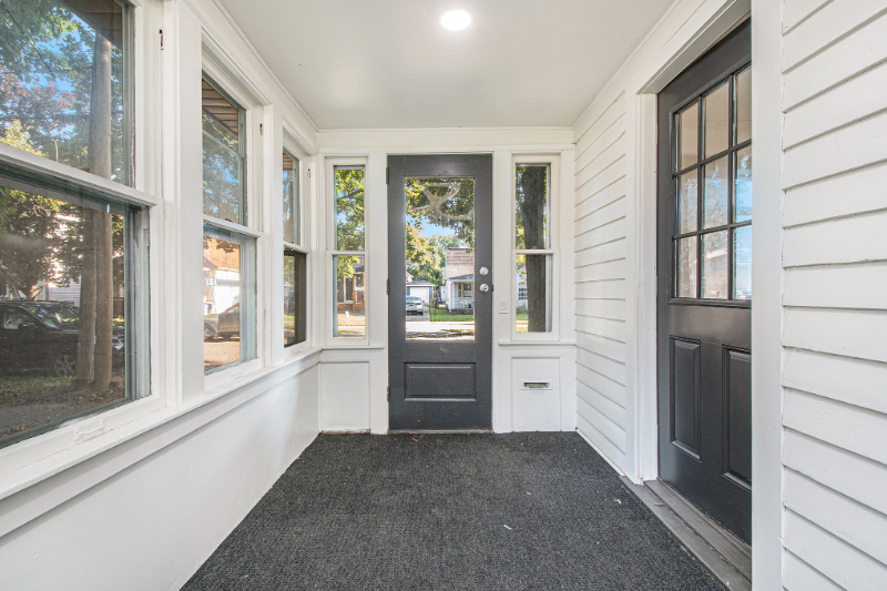 1036 Park St Sw - Photo 3 of 18