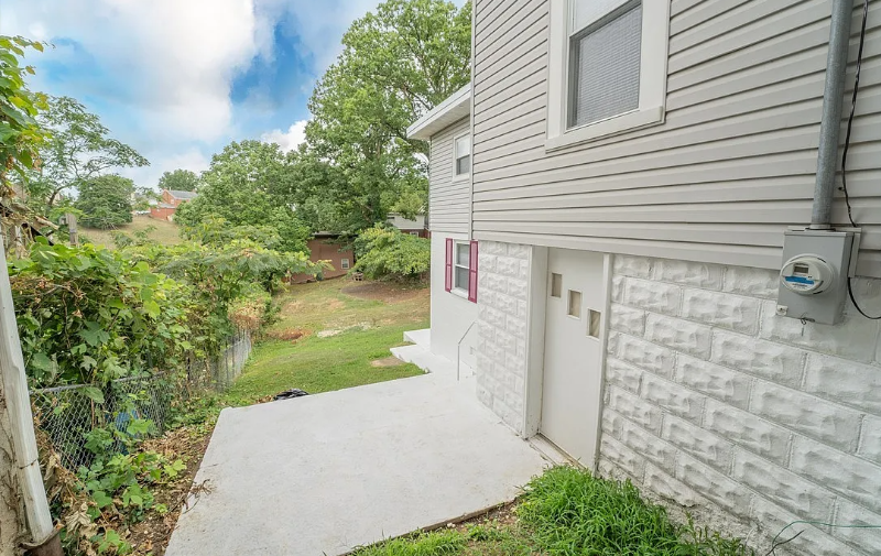 935 Somerset Dr - Photo 2 of 20