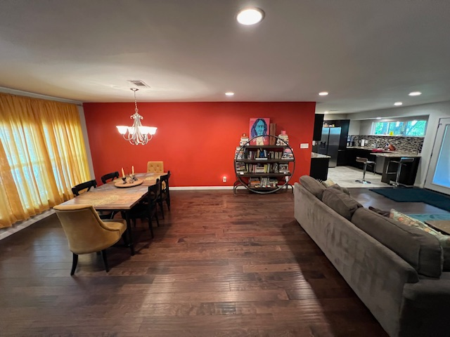 2606 Loyola Ln - Photo 2 of 13