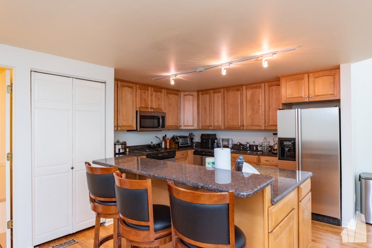 1133 W Cornelia Ave #B - Photo 2 of 14