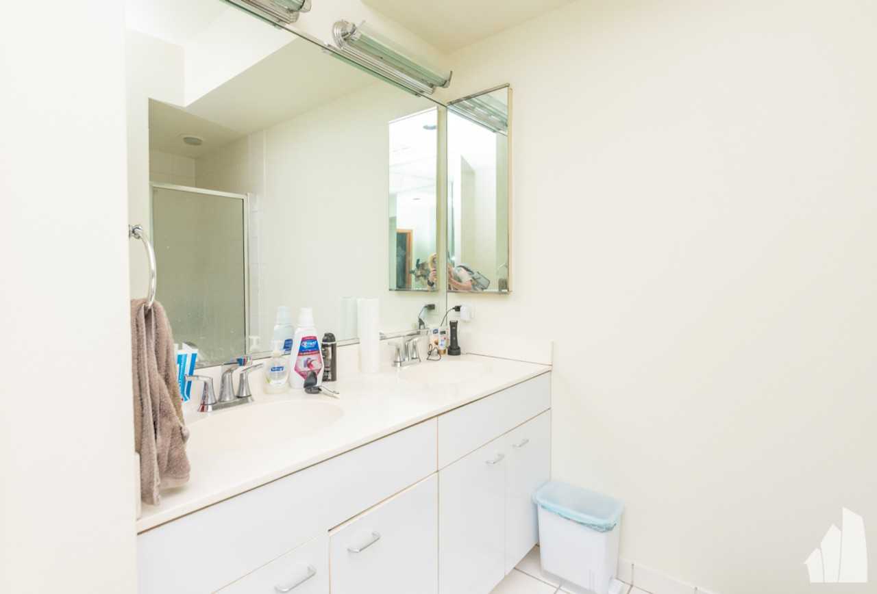 1133 W Cornelia Ave #B - Photo 4 of 14