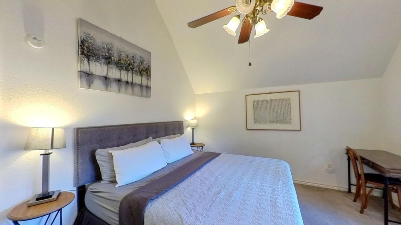 433 W San Antonio St - Photo 3 of 17