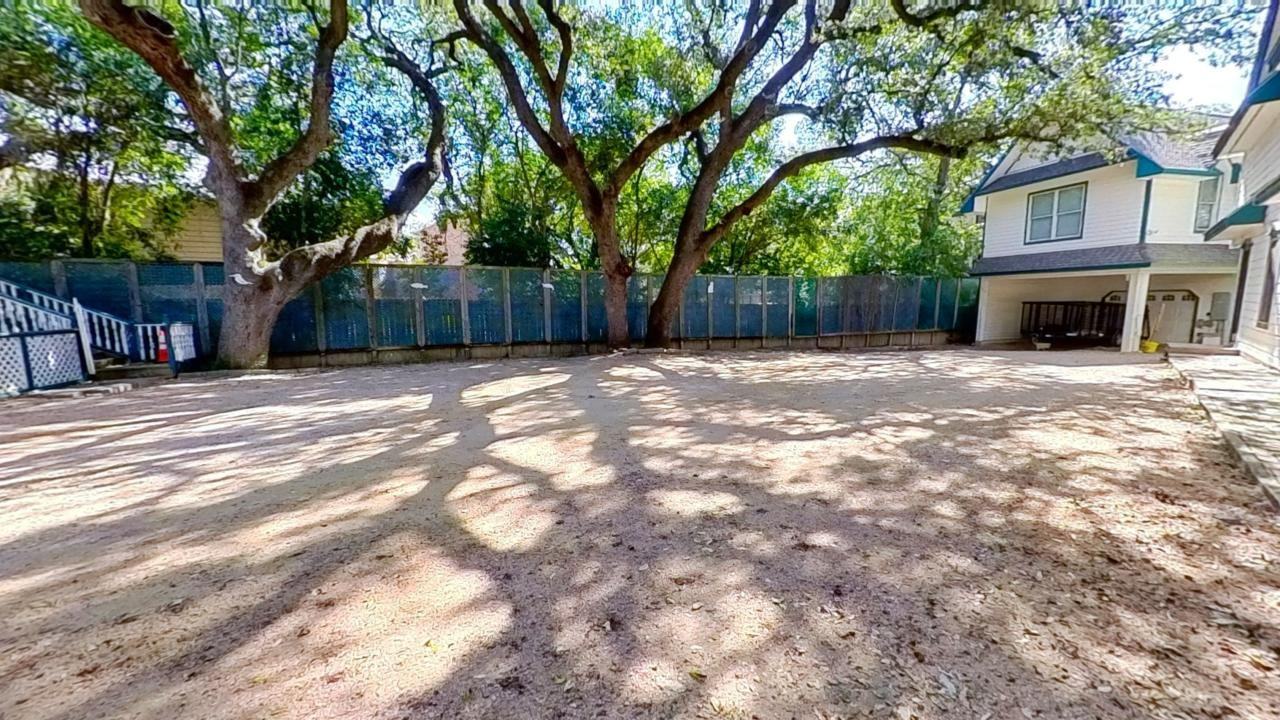 433 W San Antonio St - Photo 7 of 17