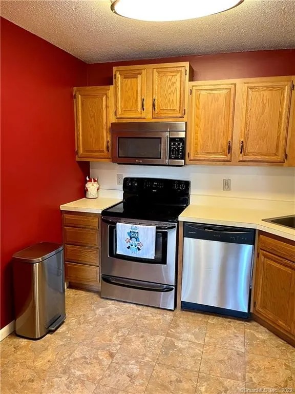 1611 Twin Circle Dr #1611 - Photo 3 of 20