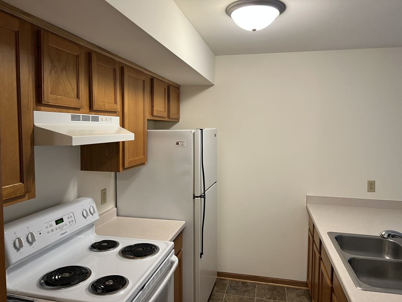 1092 Heritage Court - Photo 2 of 14
