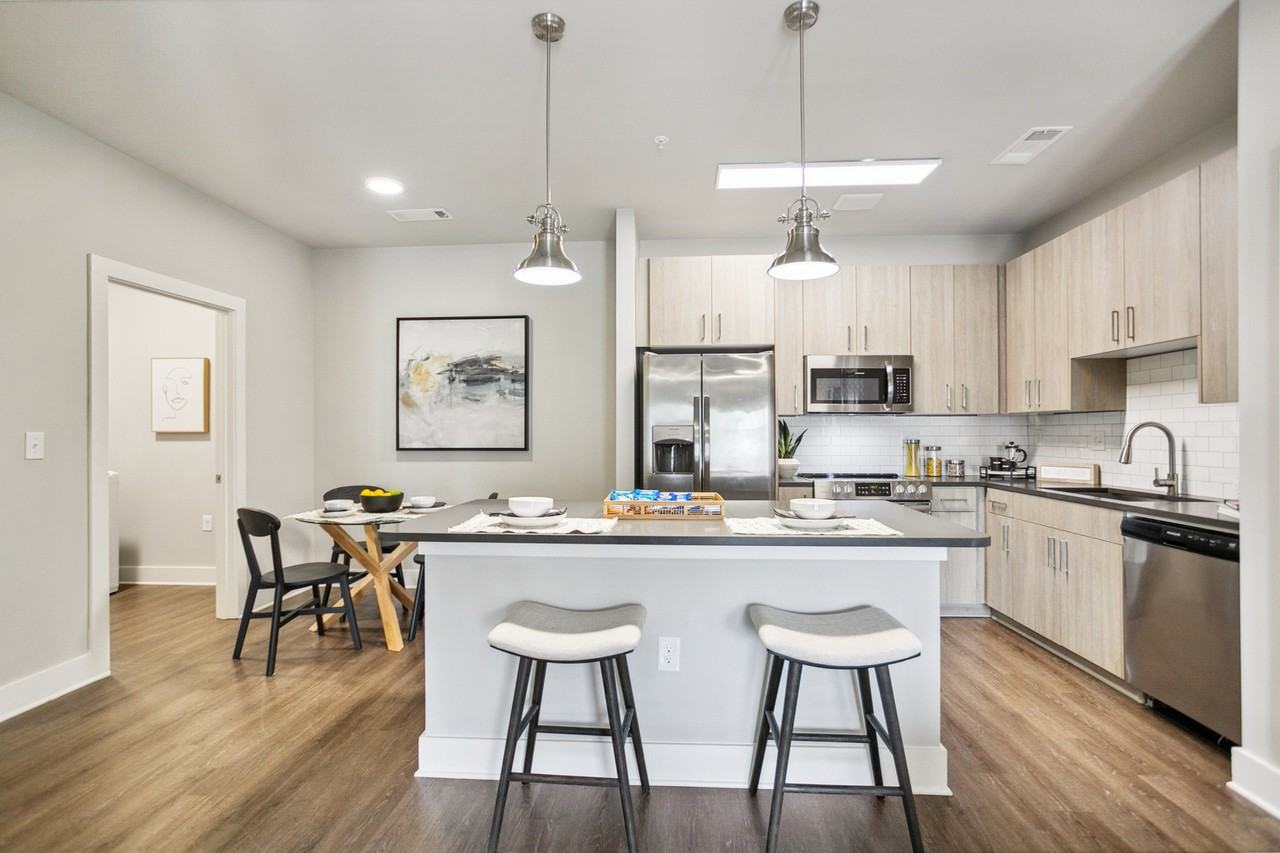 53 West - Photo 2 of 50