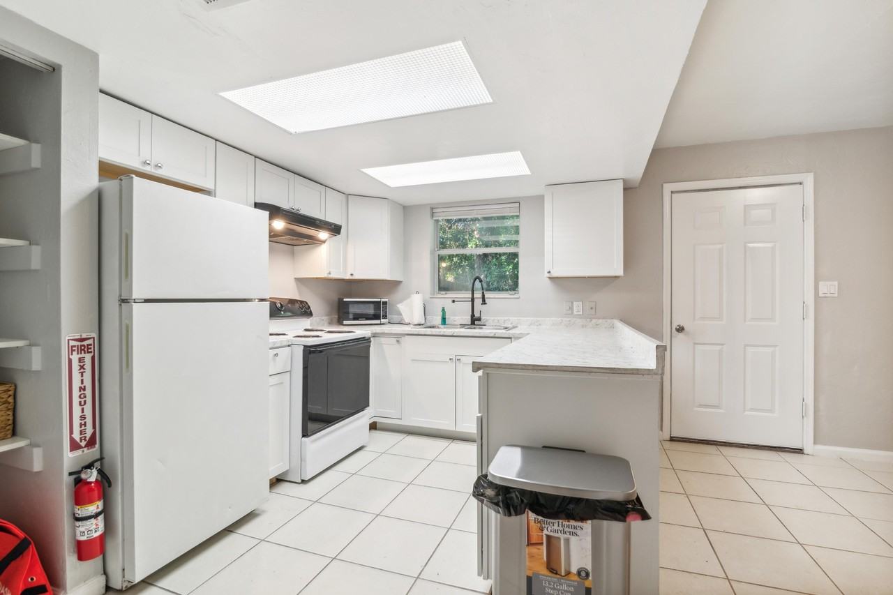 Sw 69th Dr - Photo 6 of 8