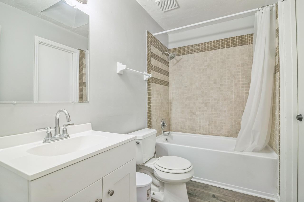 Sw 69th Dr - Photo 2 of 8