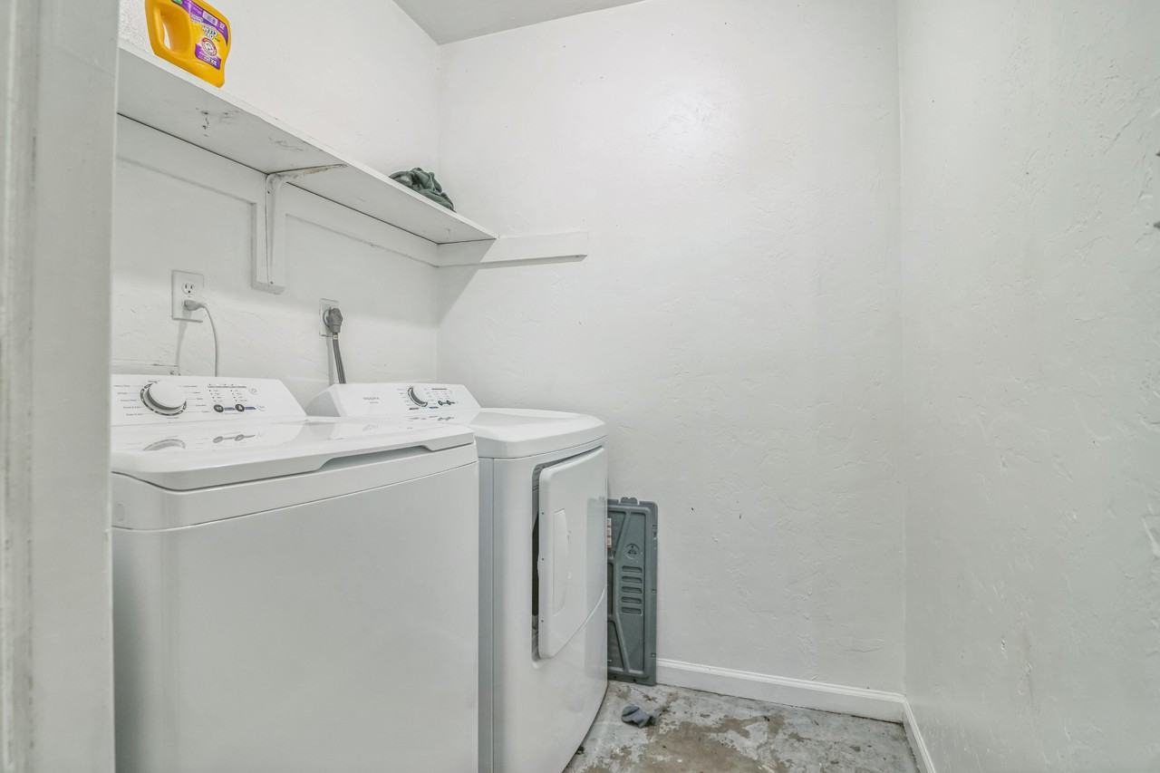 Sw 69th Dr - Photo 7 of 8