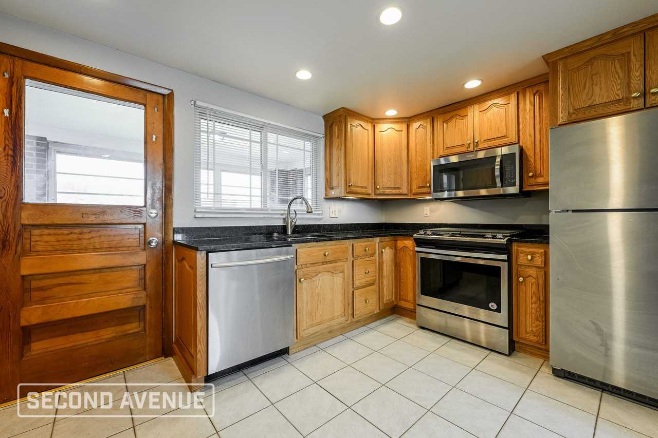 1254 Edgewood Dr - Photo 2 of 23