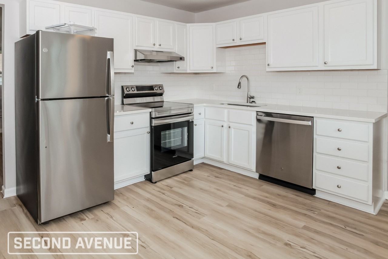 2049 Roosevelt Ave - Photo 2 of 23
