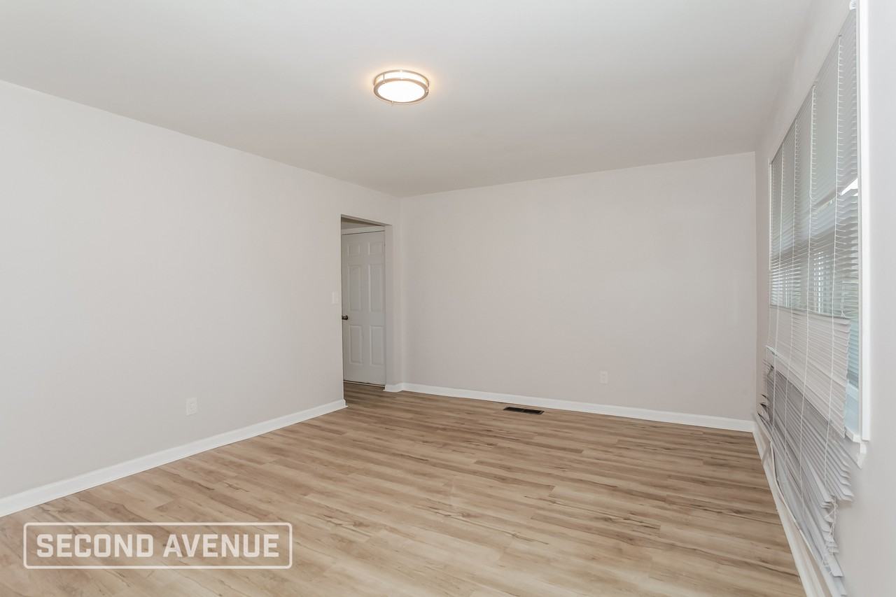 2049 Roosevelt Ave - Photo 6 of 23