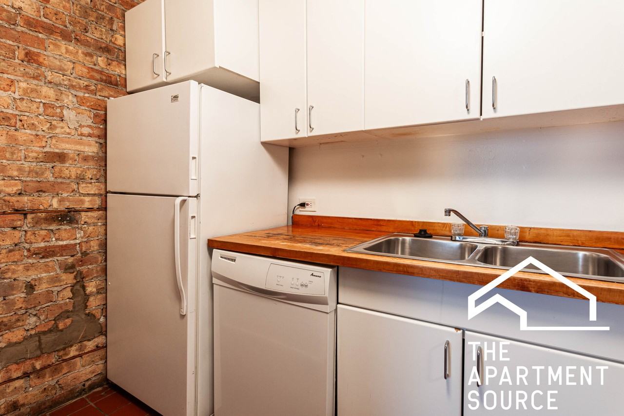 600 W Surf St #3 - Photo 2 of 22