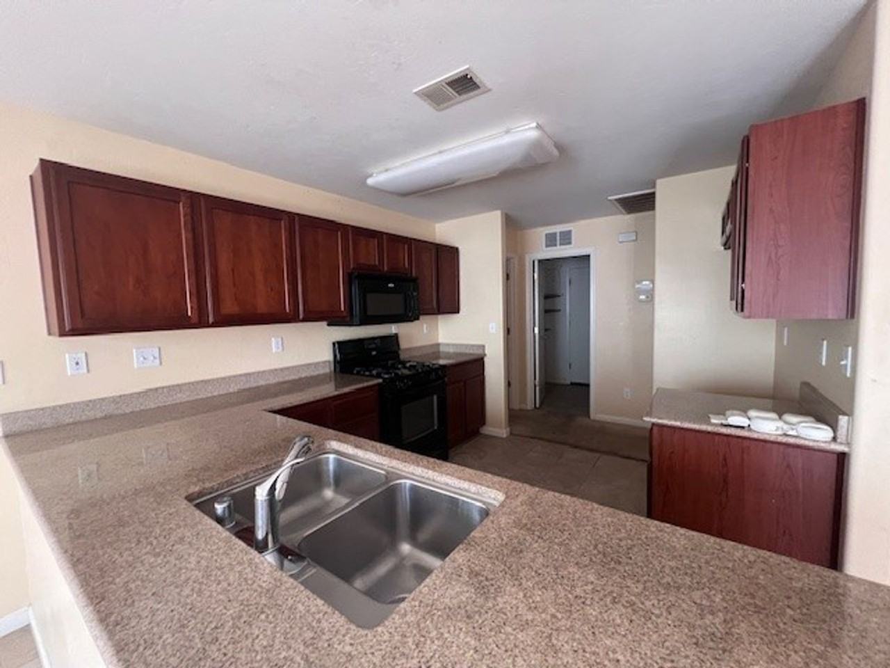 4102 S Kent St - Photo 6 of 27