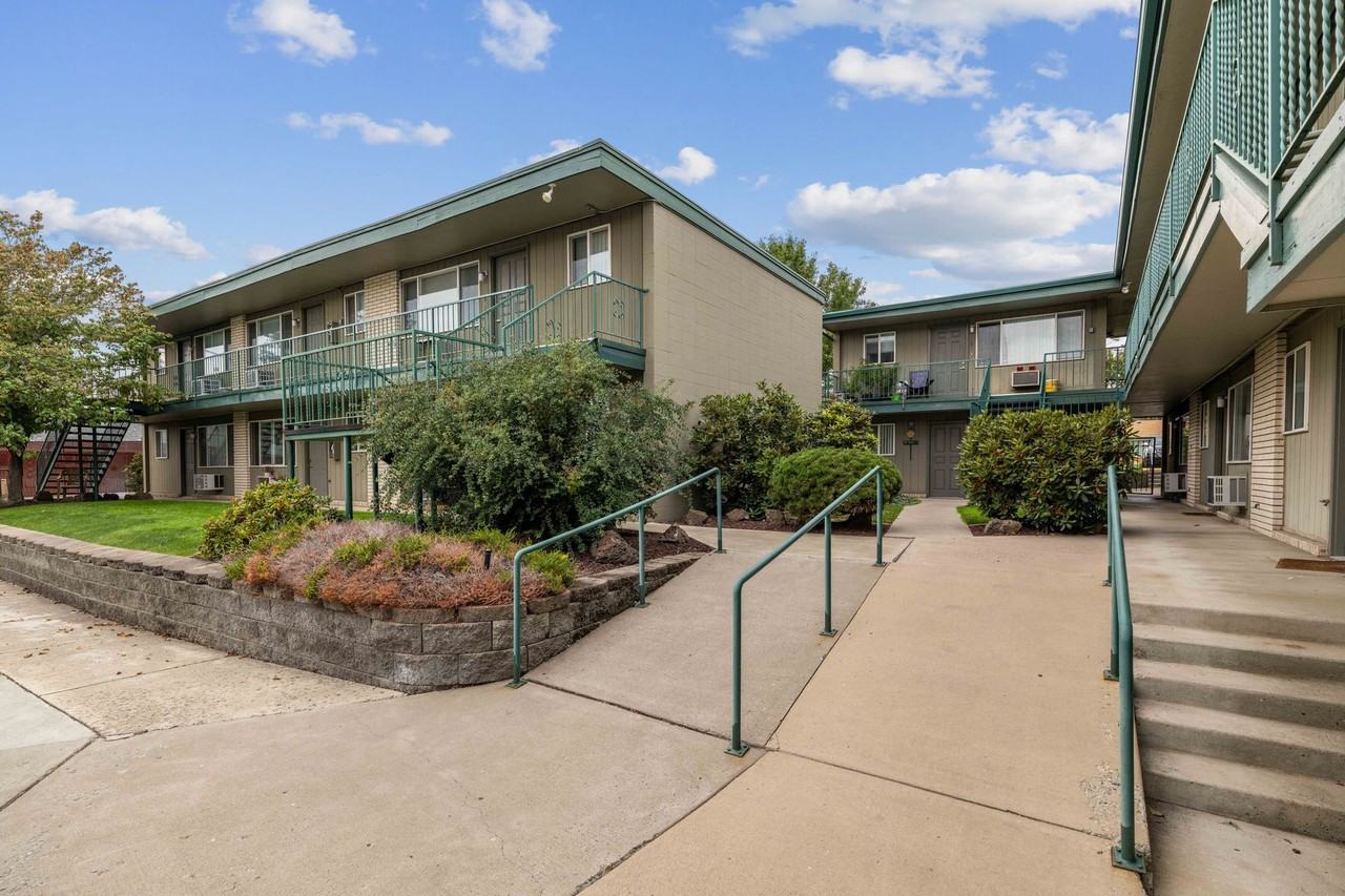 The Oaks Apartments - Photo 3 of 13