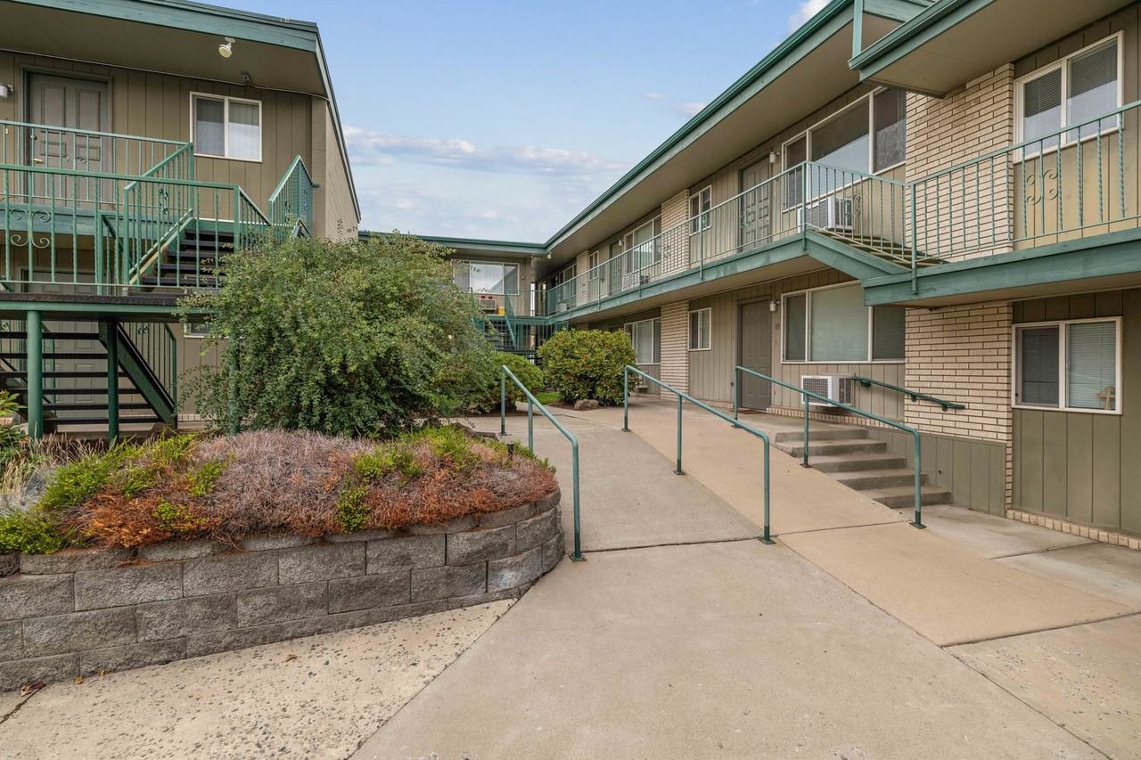 The Oaks Apartments - Photo 4 of 13