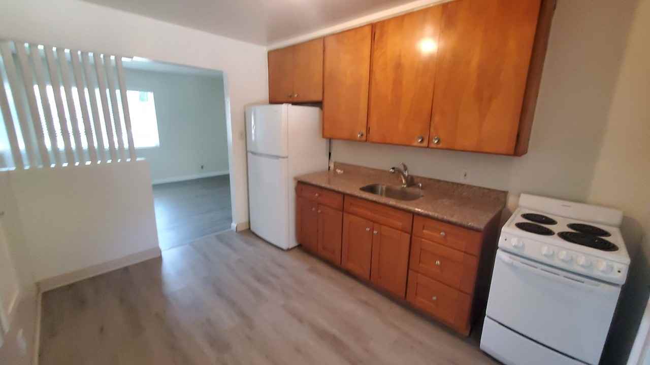 48-0010 - Photo 2 of 10