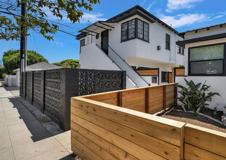 Stylish Santa Monica studio with w/d in unit, and private rear yard. - Photo 1 of 1